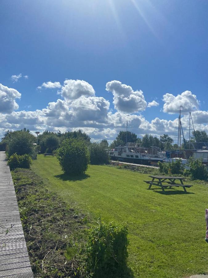 C'Est La Vie Houseboat Hotel Nederhorst den Berg Kültér fotó
