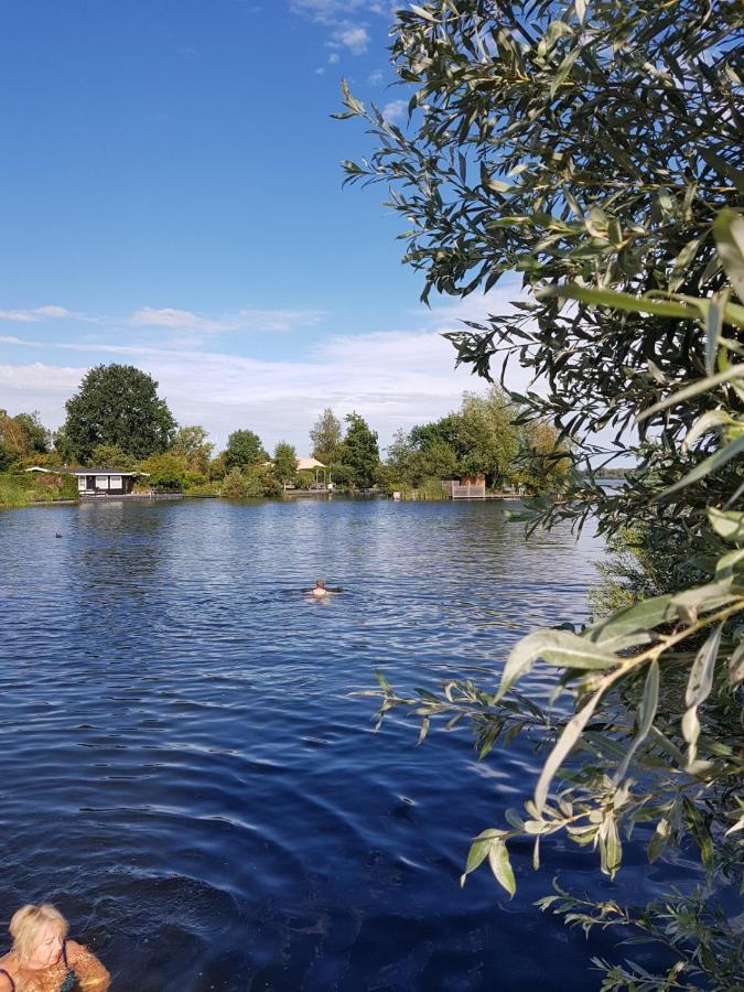 C'Est La Vie Houseboat Hotel Nederhorst den Berg Kültér fotó