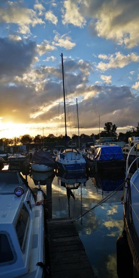 C'Est La Vie Houseboat Hotel Nederhorst den Berg Kültér fotó